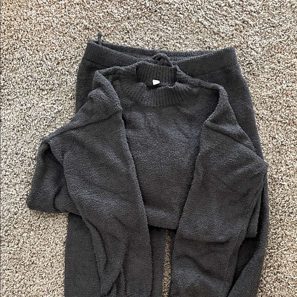 Uniqlo Dark Gray Women's Crew Neck Sweater and pants